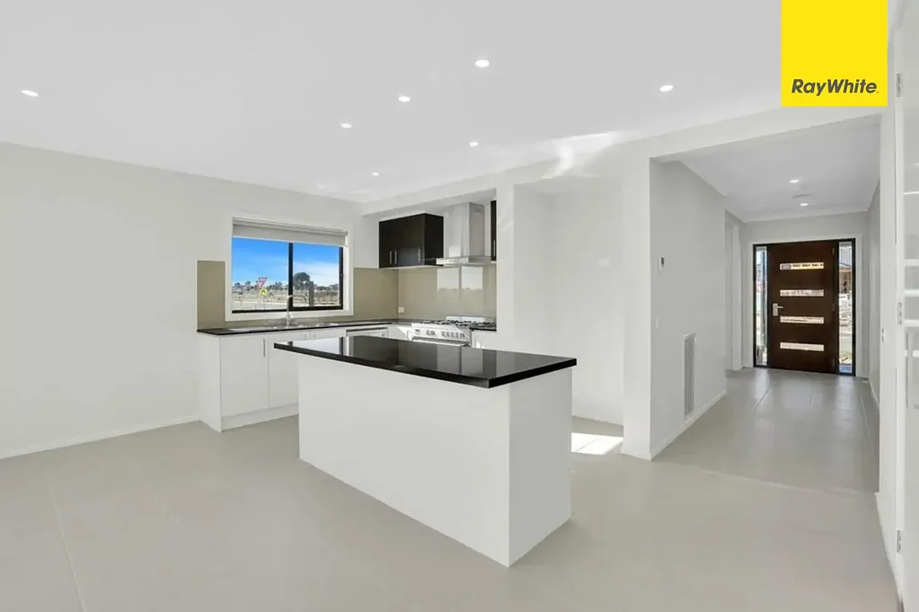 Weir Views 4Moenga Stylish Metricon Family Home in Prime Weir Views Location