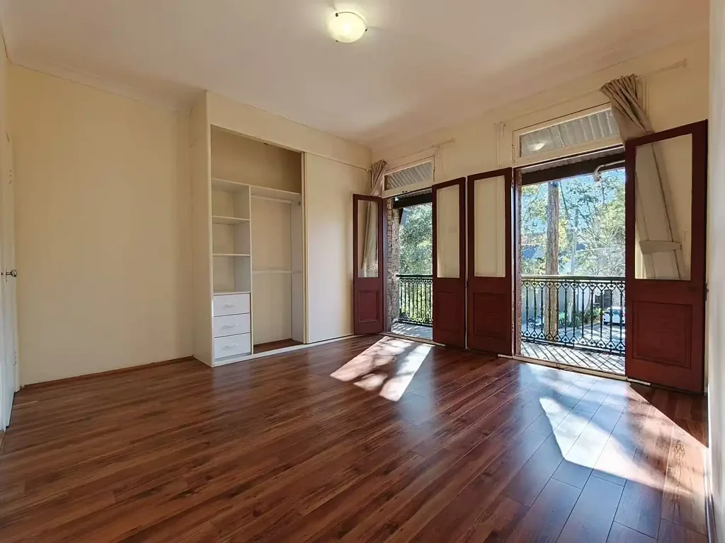 Renovated 3 Bedroom Terrace with Parking