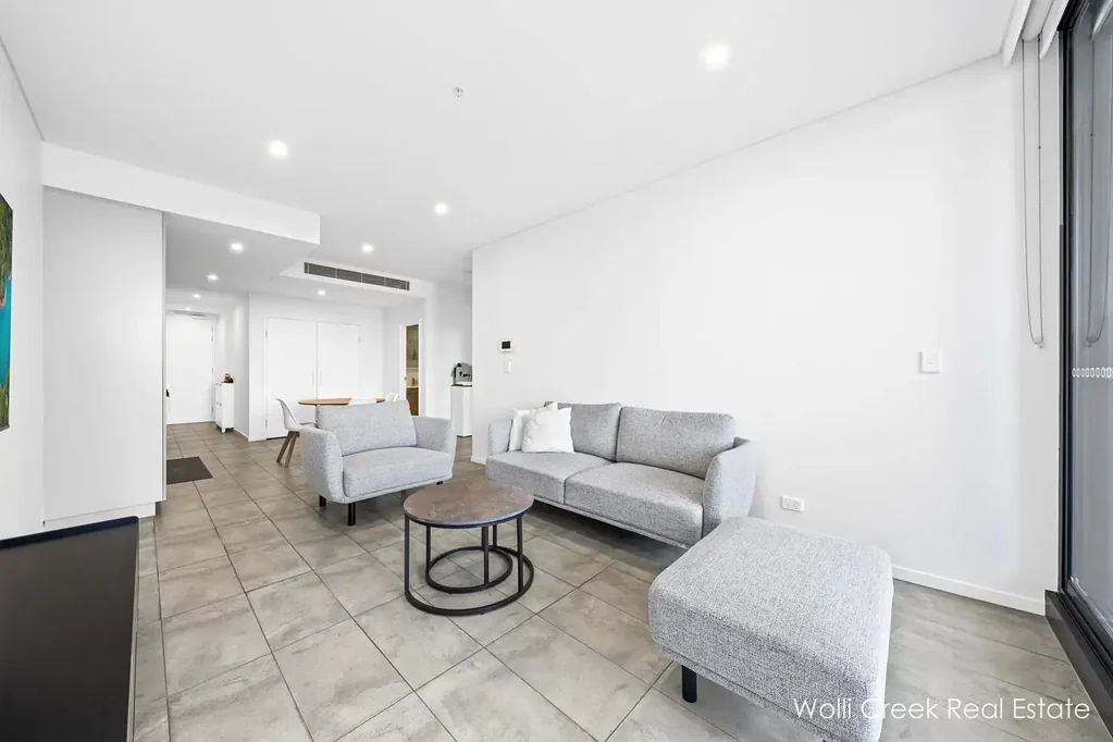 OVER SIZED, NORTH FACING 1 BEDROOM APARTMENT