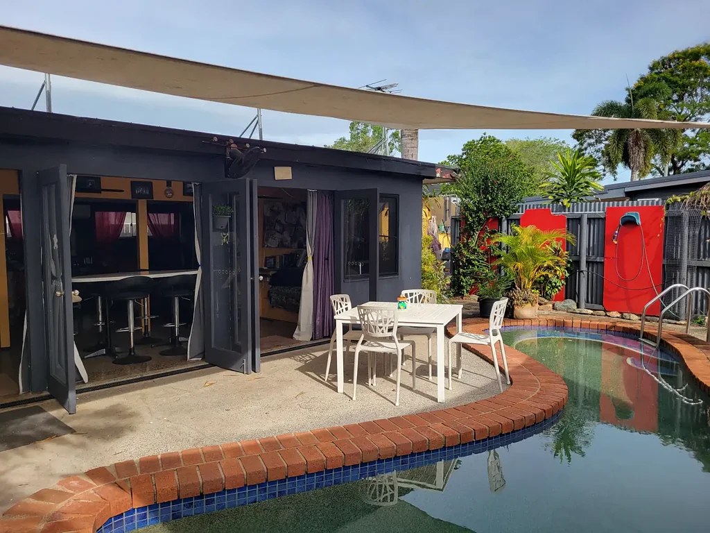 Yorkeys Knob 6房  Five bedroom two bath room HOUSE, Plus two bed  one bathroom two WC self contained UNIT