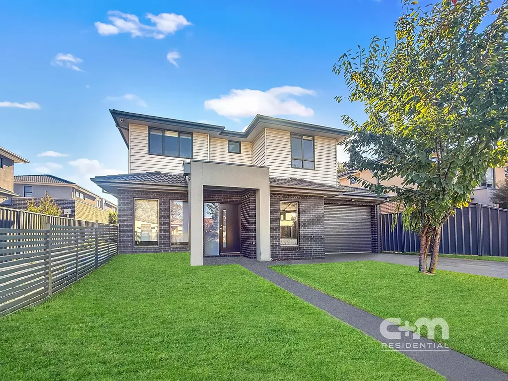 Contemporary and spacious 3-bedroom townhouse