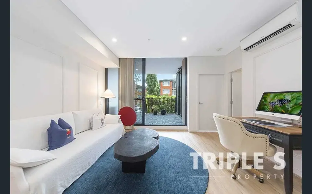 Townhouse-style 2bedroom home in near-new condition