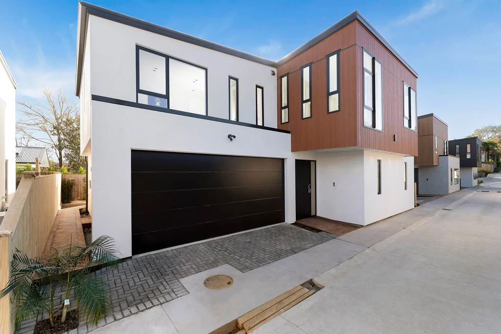 Epsom 5 Bedroom Brand New 5-Bed in Double Grammar Zone