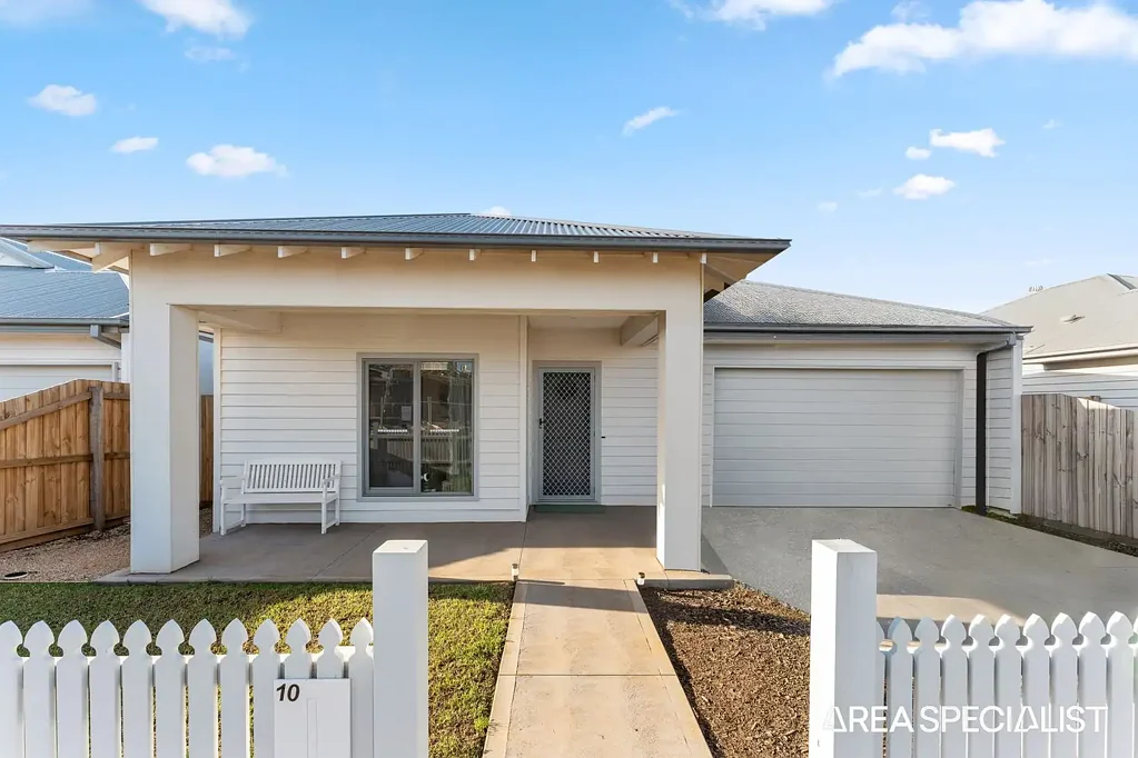Eynesbury 4कमरा The Brief: Established Investment in the Heart of Eynesbury