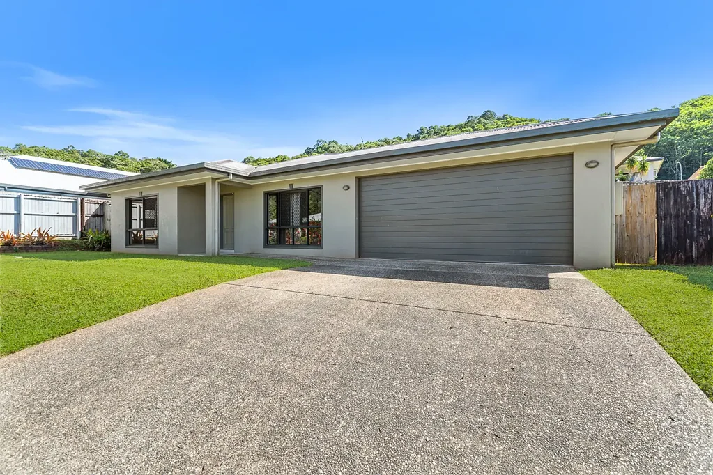 Family Living in Quiet Red Hill Estate