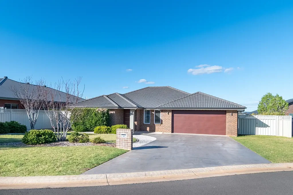 Dubbo 4Kwarto Live, Entertain, Relax – Your Private Oasis in Outlook Estate