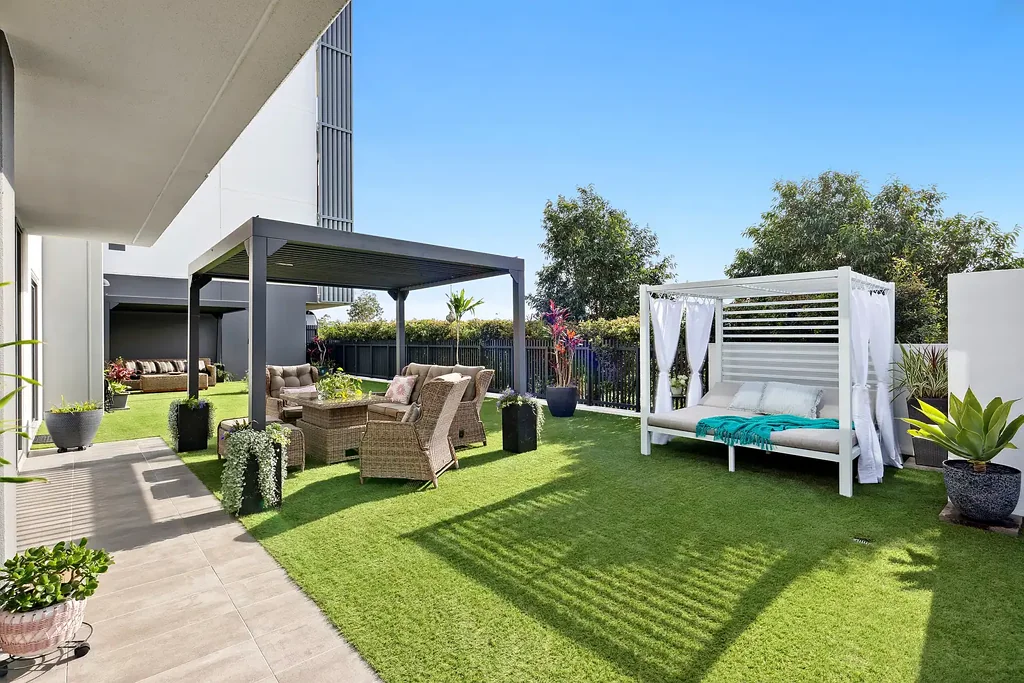 Varsity Lakes 3Kwarto Ground Floor Apartment with a Huge Yard - The Size of the House!