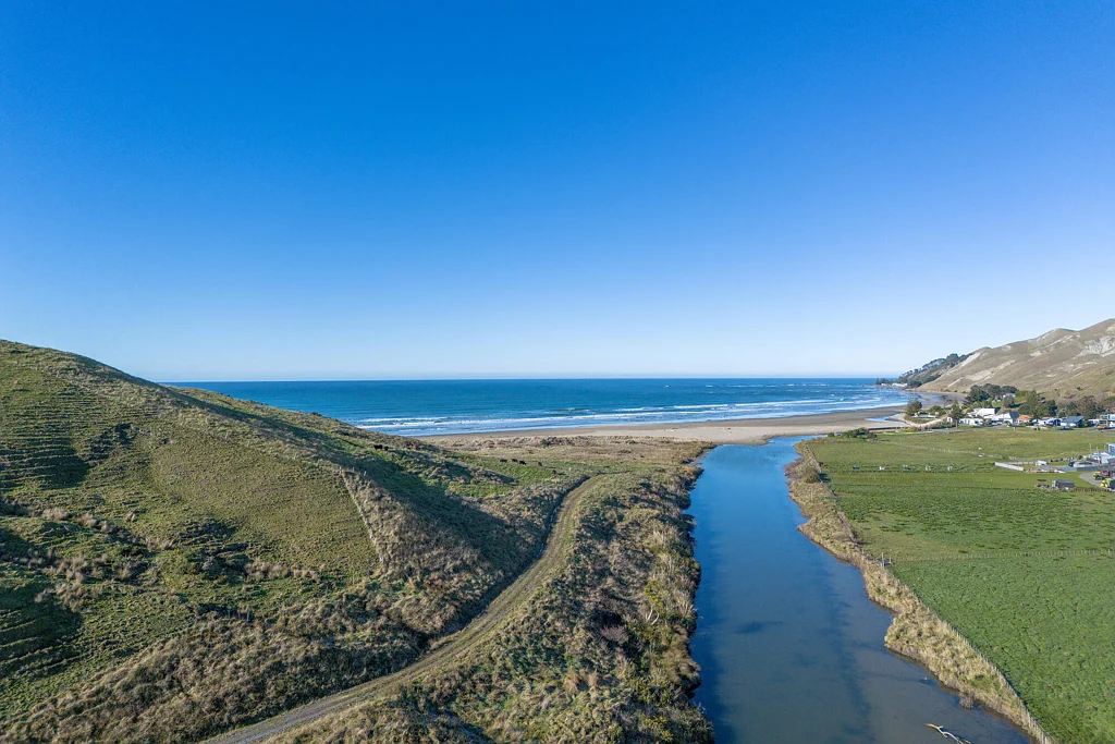 Central Hawkes Bay Coastal 3 Slaapkamer Beach life is Calling - answer it here