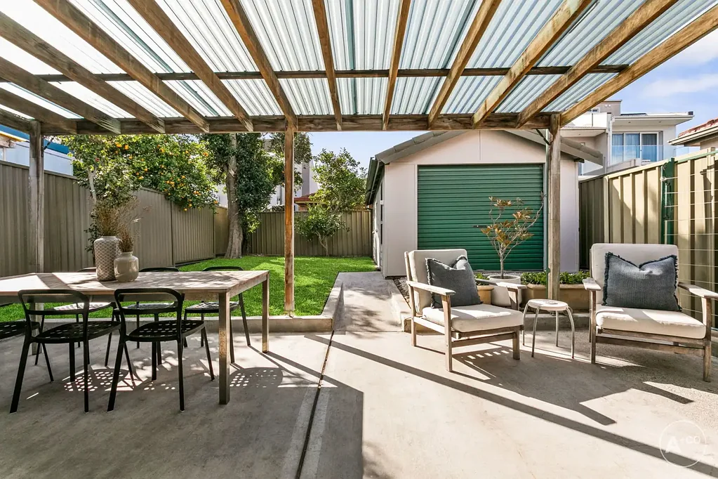 Eastlakes 3कमरा Character-Filled Freestanding Home with a Sunny North-Facing Backyard