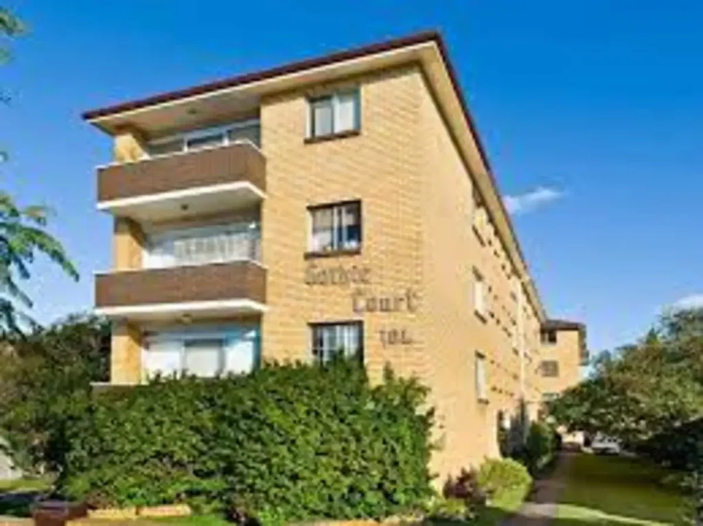 Large, Bright and in a Fantastic Location.