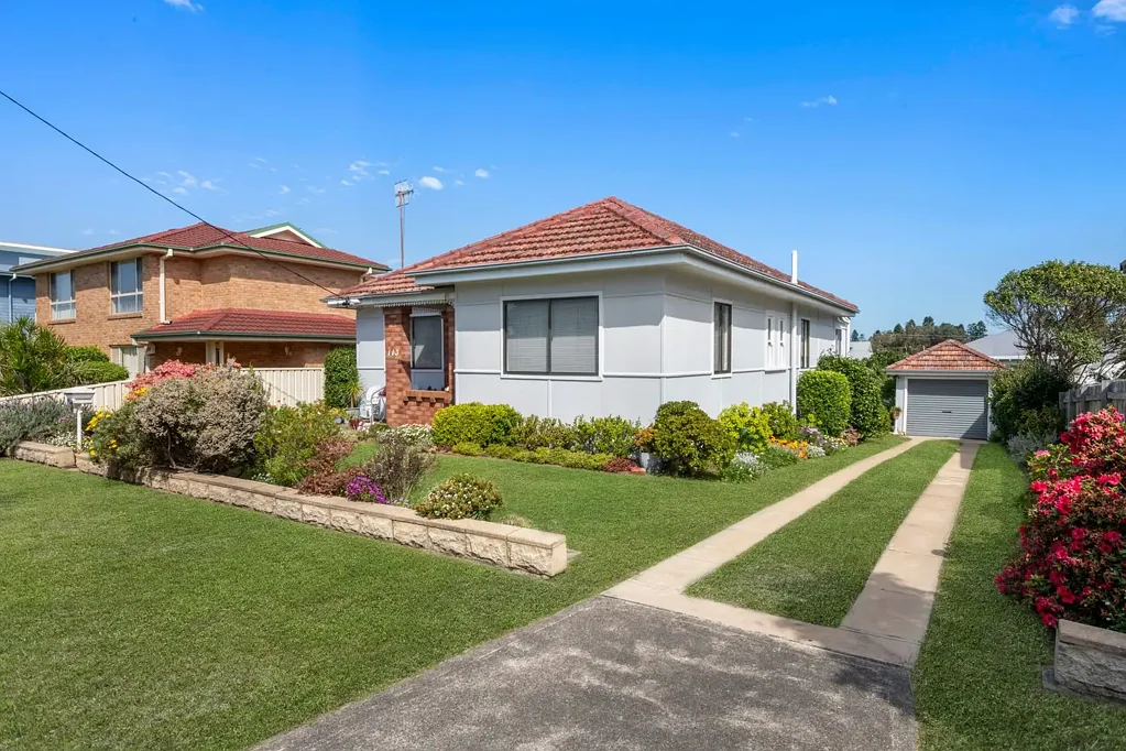 Toowoon Bay 2Kwarto First Time Ever Offered – Stunning Location & Potential Filled Property – Once in a Generation Opportunity