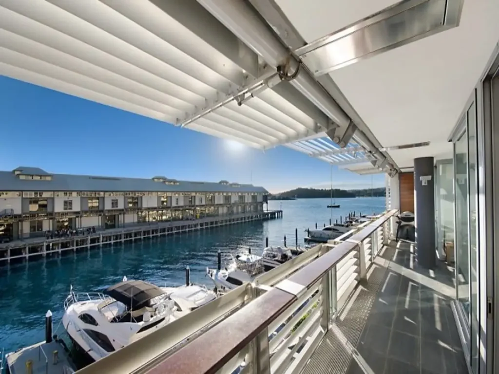City Location; Stunning Waterfront Apartment