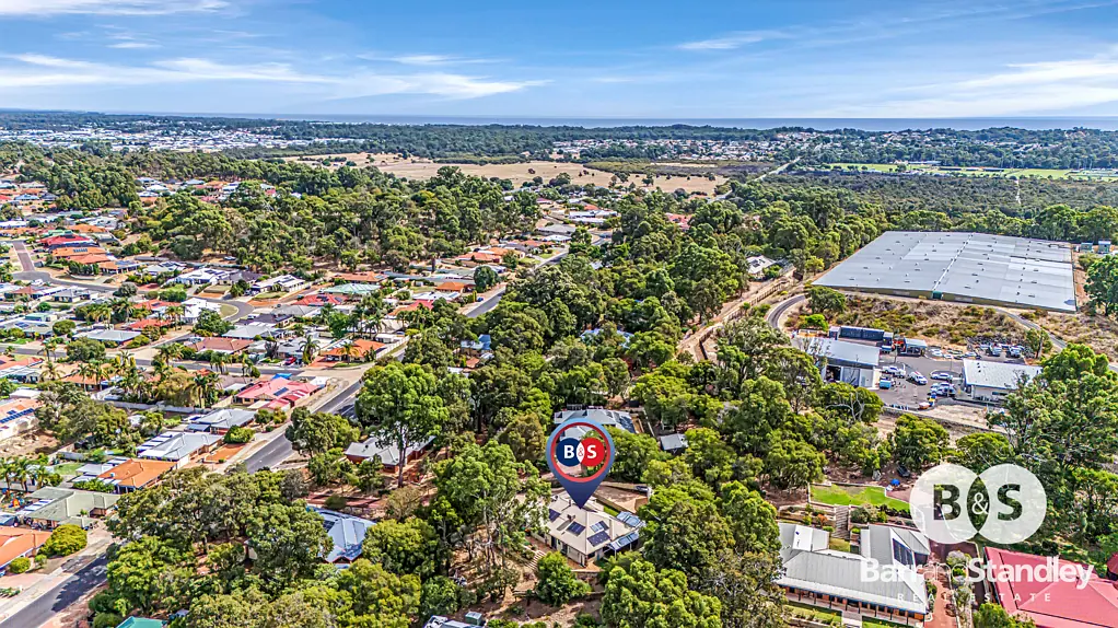 College Grove 4침실 Spacious Home on 1/2 Acre with Fantastic Outdoor Living & Amazing Views