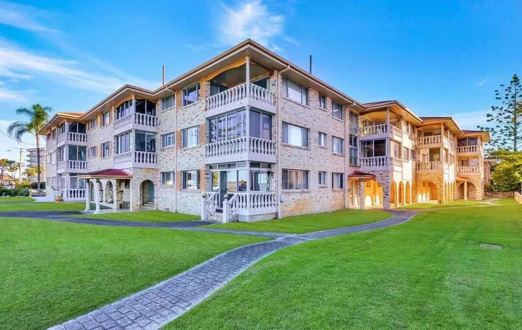 Broadwater Living – Furnished 2‑Bedroom Apartment