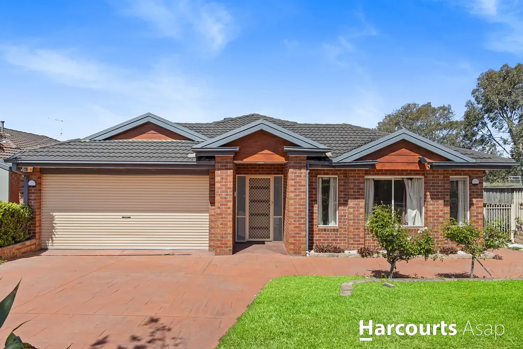 Lyndhurst 5房 五卧主卧带浴 三个生活区 现代厨电 低维后院 学区环绕 便捷交通 Spacious Family Home with Versatile Living in a Quiet Court