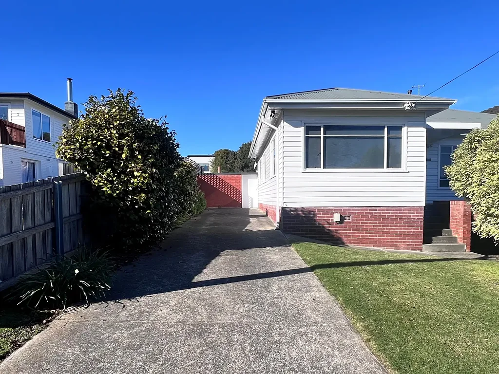 5 Loatta Road, Lindisfarne, TAS 7015