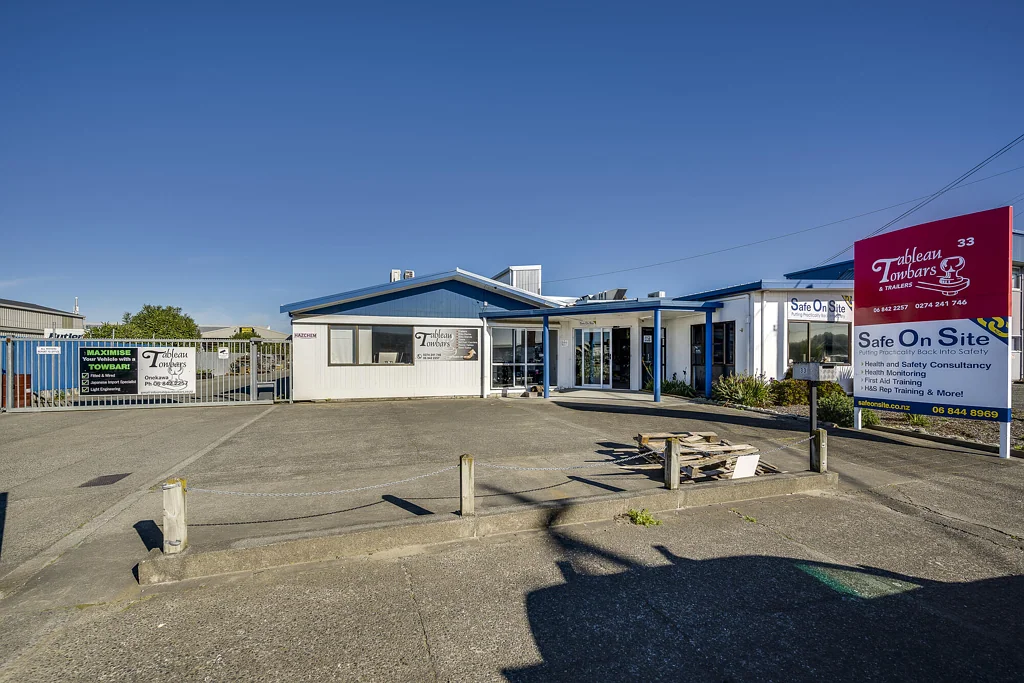 Onekawa Industrial Facility with Generous Yard and Canopy