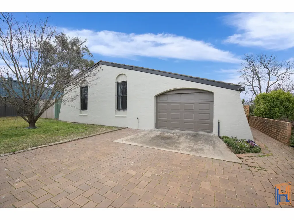 Armidale 4Moenga Spanish Style Family Haven