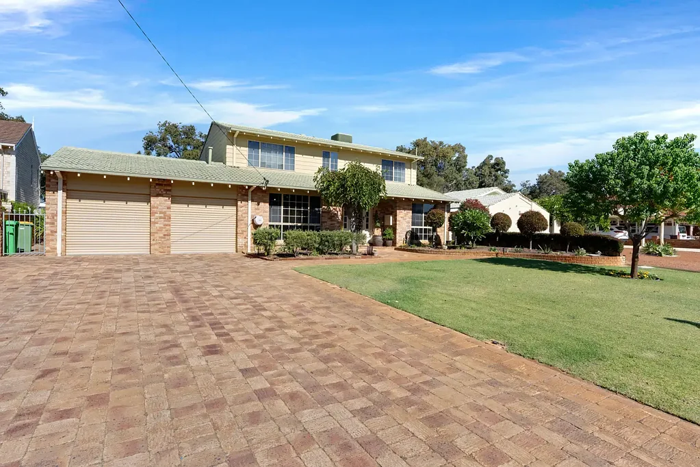 Australind 4房  River views in secluded location