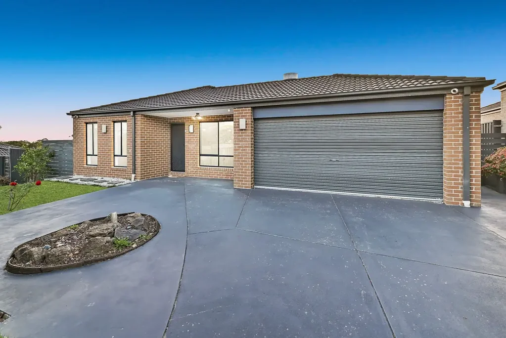 SAVE WITH SOLAR ! CARDINIA GROVE ESTATE