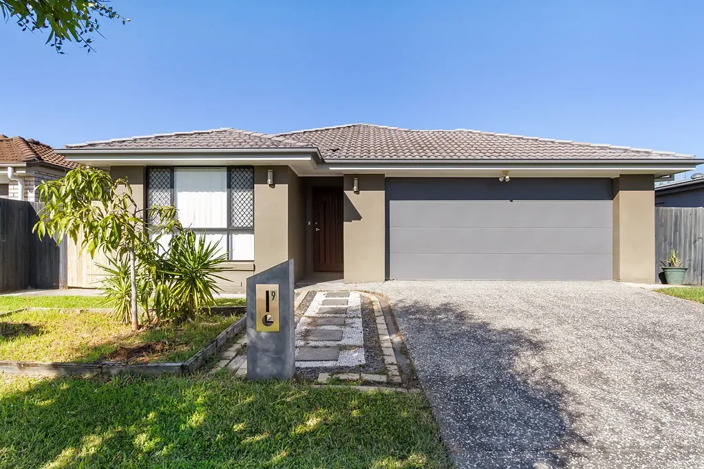 Spacious 4-Bedroom Family Home in Loganlea - Comfort, Space & Convenience!