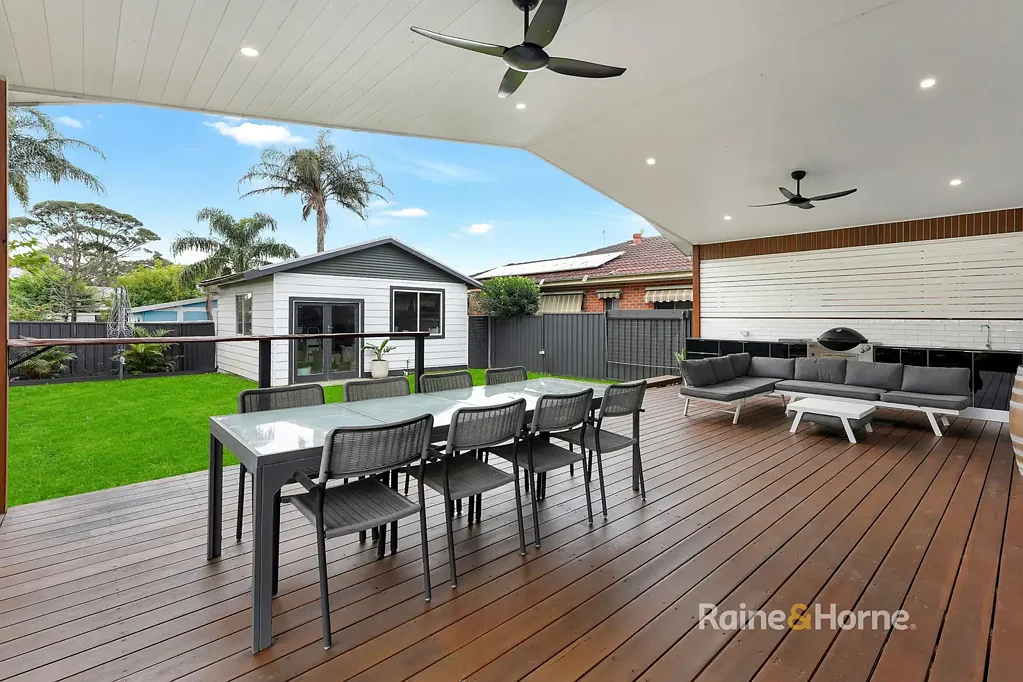 Umina Beach 4Habitaciones Timeless Coastal Charm with Space, Style & Exceptional Family Living