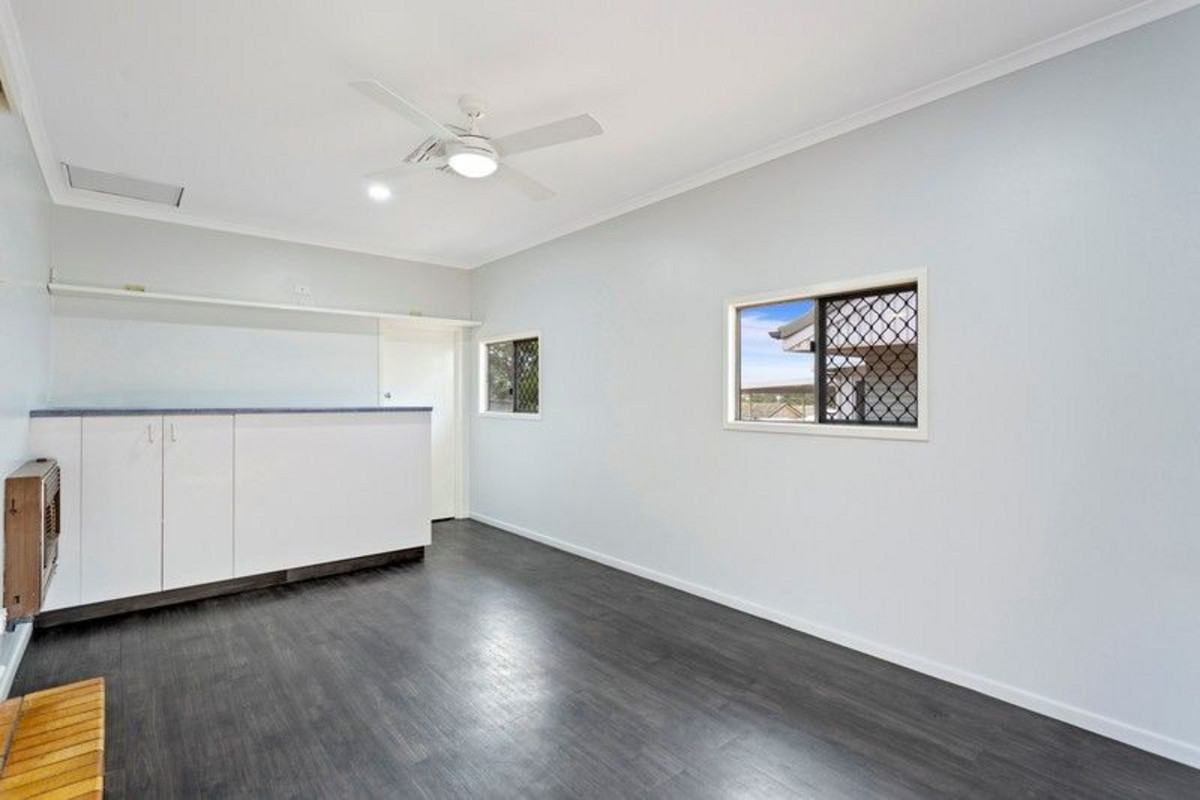 4 CHALLENOR ST, ROCKVILLE QLD 4350, 0房, 0浴, House