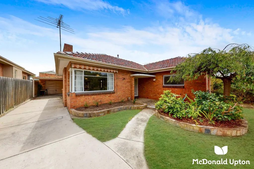 Essendon 3Kwarto Inter-War Charmer in the Heart of the Windy Hill Estate