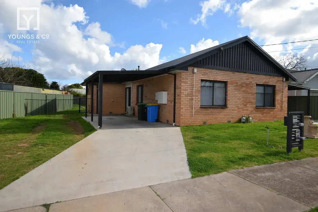 QUIET LOCATION - MODERN TWO BEDROOM UNIT
