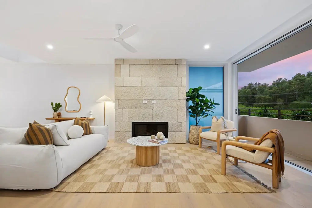 Mona Vale 3침실 Elevated waterside residence with generous open plan light-filled luxe interiors