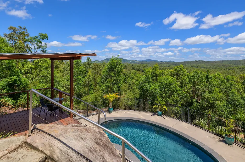 The Palms 4 Bedroom Country Living in A Beautiful Setting