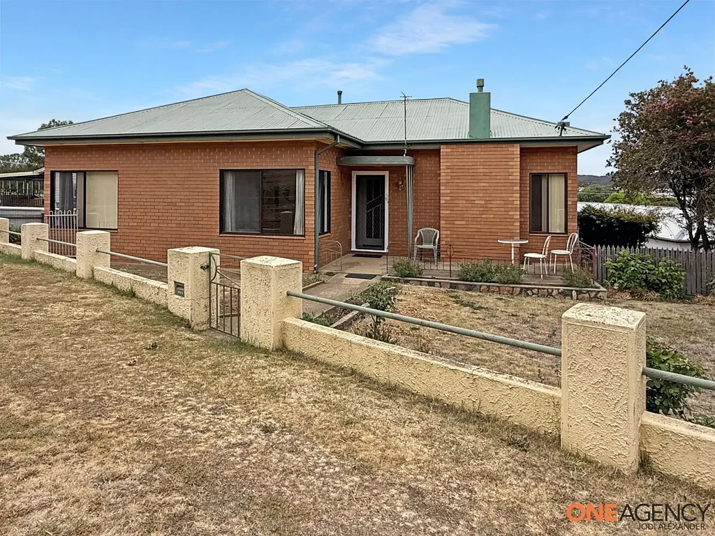 63 Bradley Street, Cooma, NSW 2630