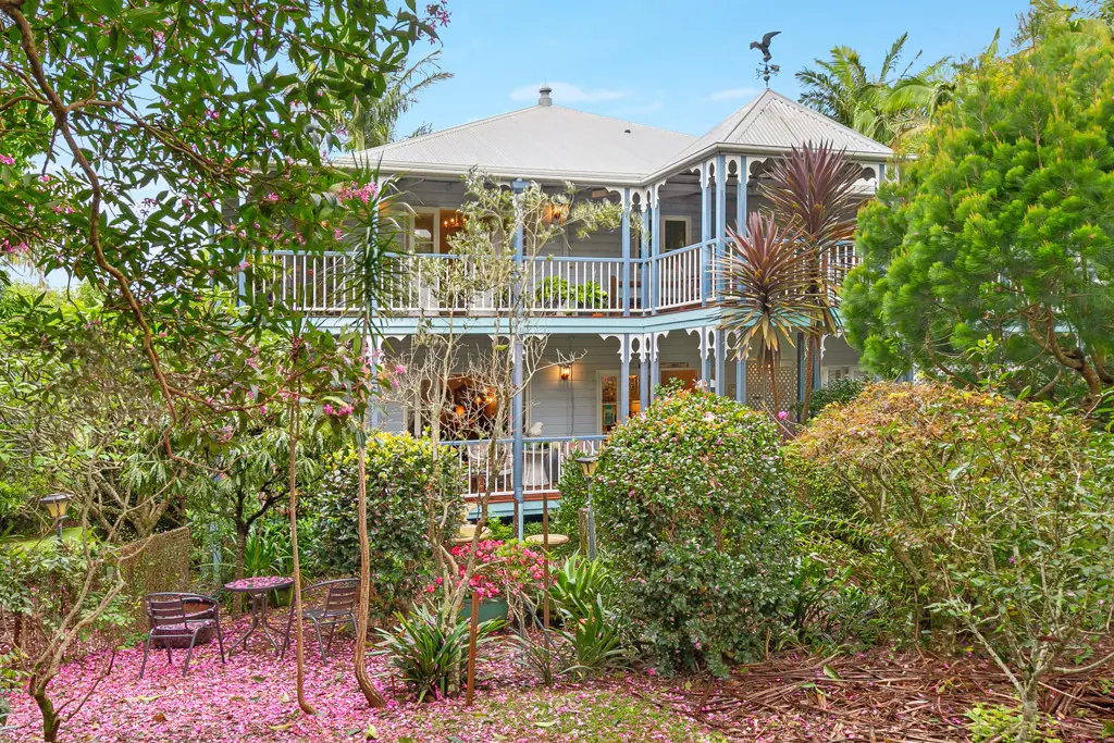 Fully Furnished Room in Beautiful Queenslander