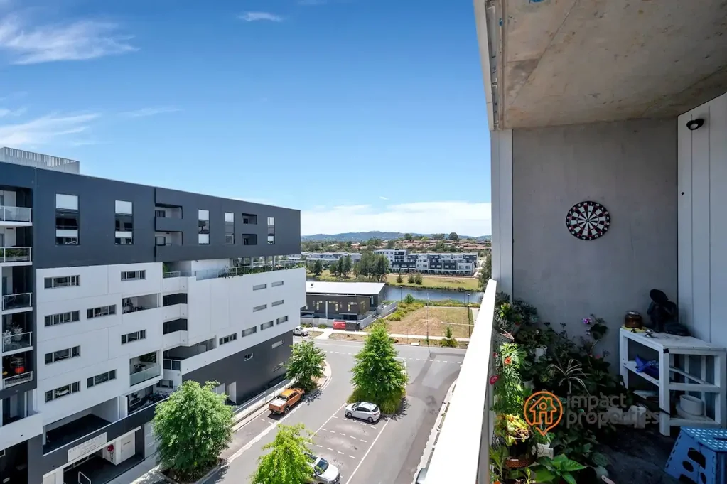 Greenway 2 Bedroom Modern & Spacious Apartment in the Town Centre !