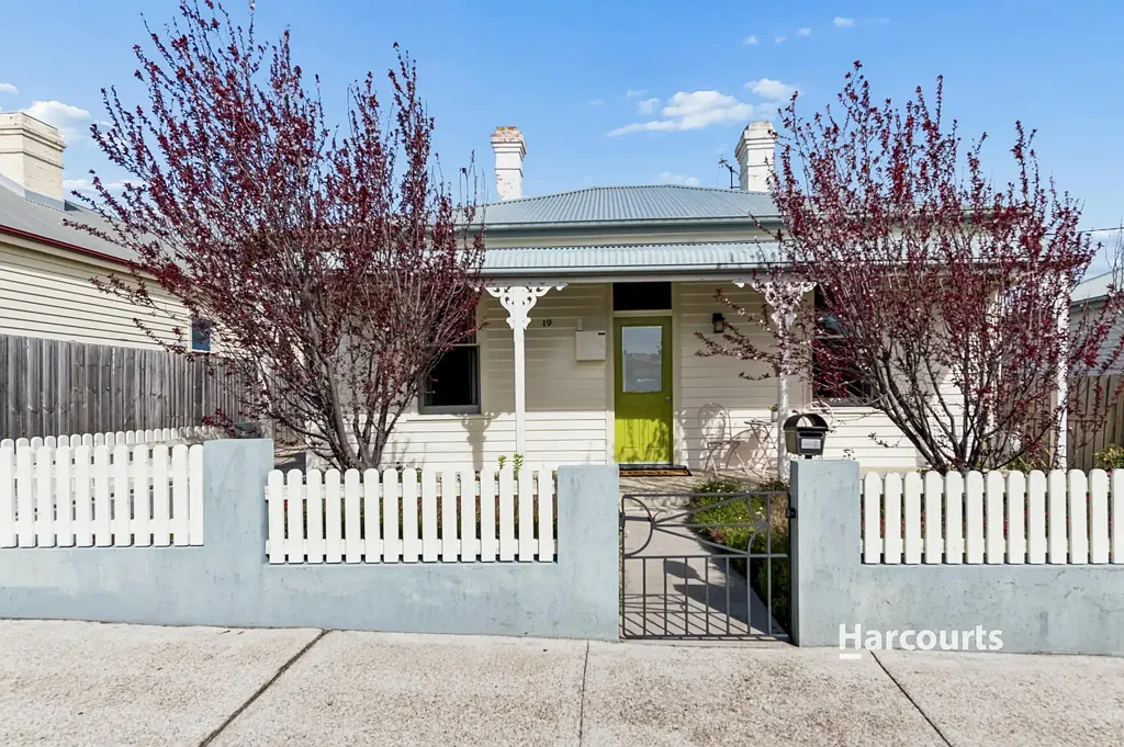 Devonport 3Zimmer Old-World Charm, Beautifully Rebuilt for Modern Living