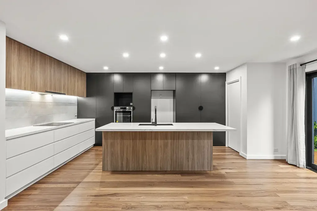 Chique lifestyle location off quiet Nixon Place - $840/wk - $3,640/mth