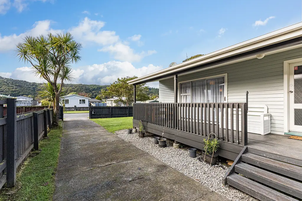 Wainuiomata 3બેડરૂમ Family Comfort in Sought-After Parkway