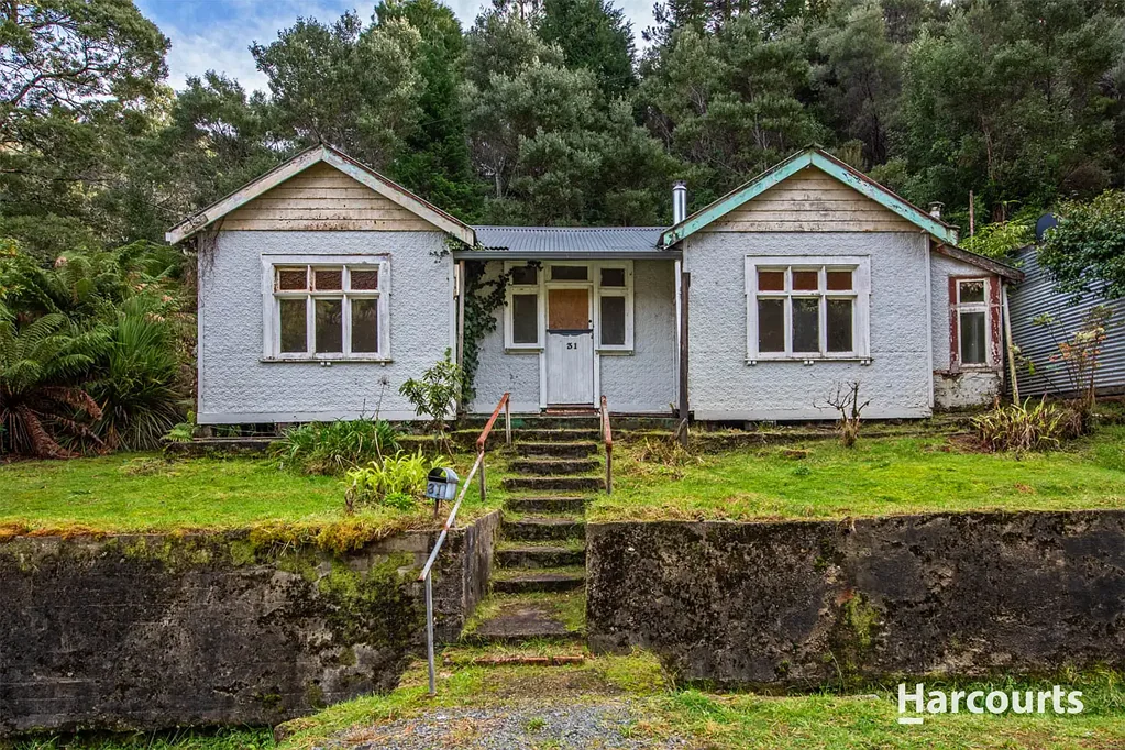 Queenstown 3房  Renovator Opportunity with Room to Make Your Mark!