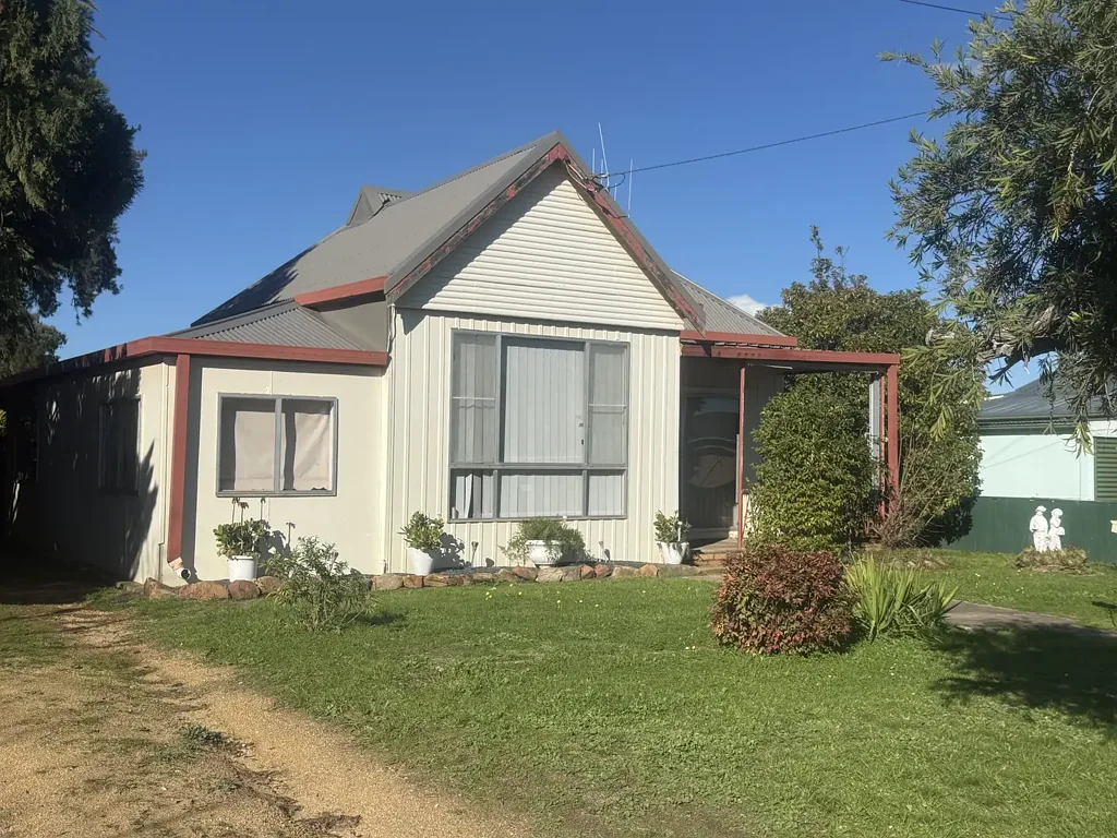 Grenfell 3ห้องนอน Tidy Cottage with Huge Potential
