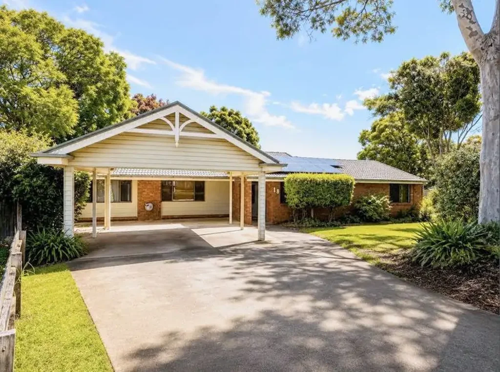 Spacious Family Living with Multiple Living Areas!!