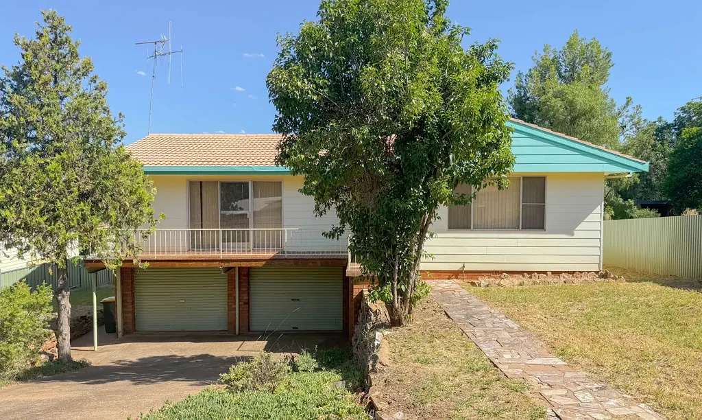 Parkes 3침실 Spacious Family Living with Room to Grow