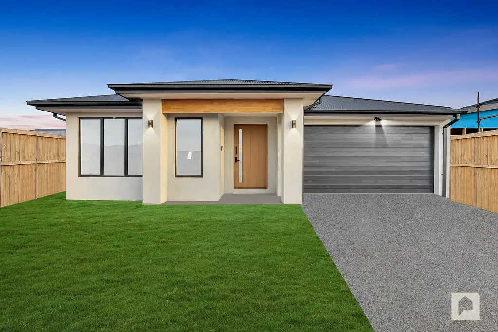 Weir Views 4房  Dual Master Luxury at Shelterbelt Avenue