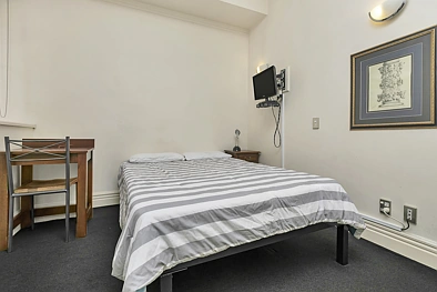 Affordable CBD Studio - Prime location, walk to Queen Street