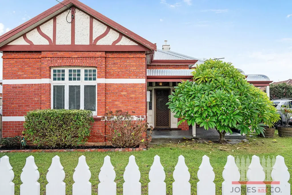Bassendean 3房  Character Charm in a Coveted Historic Precinct