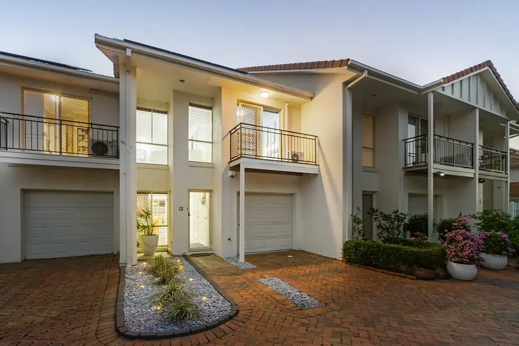 Hope Island 3chambre Spacious Townhouse in Secure Sanctuary Gardens