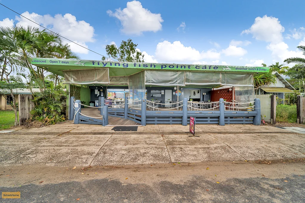 Flying Fish Point 3ਬੈੱਡਰੂਮ Seaside Commercial Property and 3 Bedroom Residence Attached