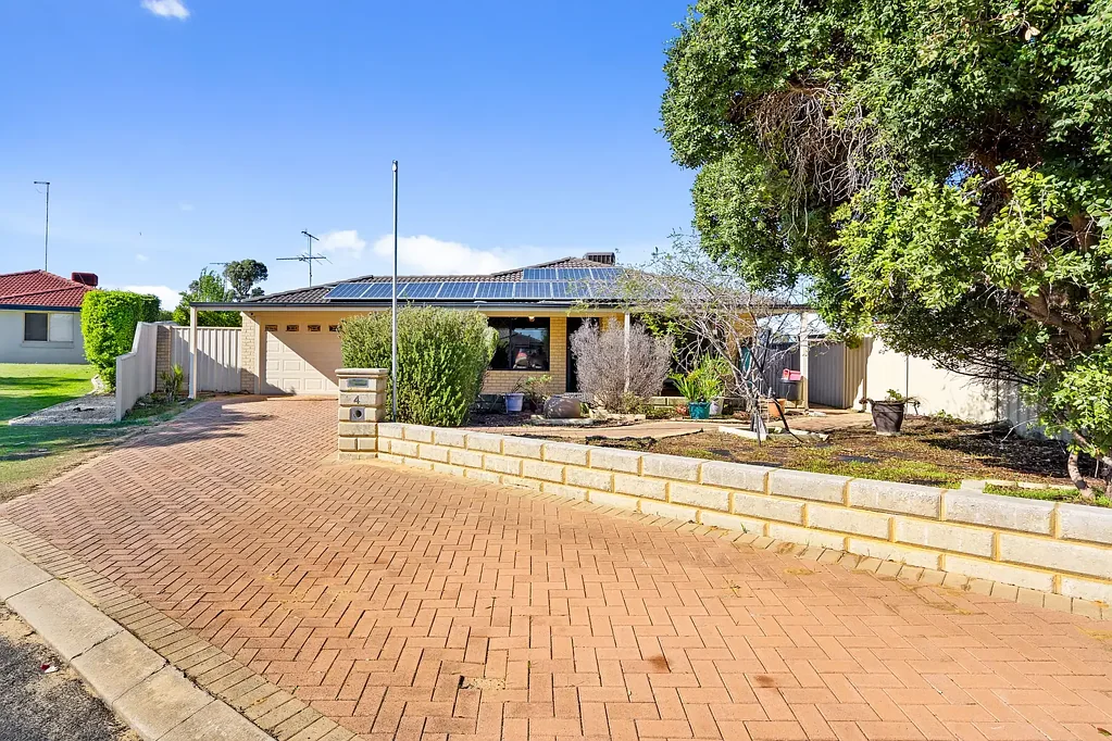 Greenfields 3房  Under offer.