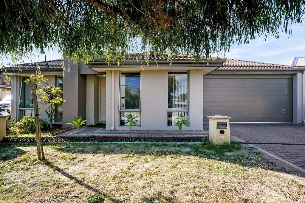 Balga 3房  Street front opportunity in a prime Balga location - No strata fees