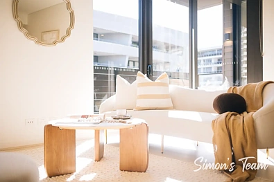 Waterloo 2 Slaapkamer Sun-Drenched Top-Floor – Premium Location, Strong Rental Yield