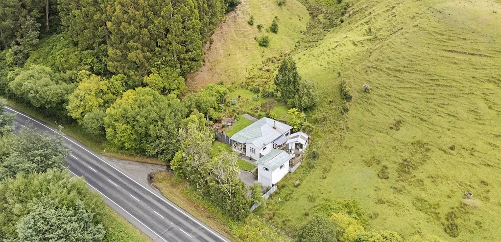 Hunterville 3Habitaciones Tucked away, private and full of potential!